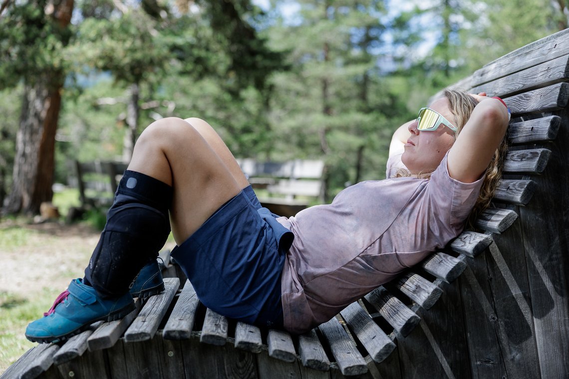 64 - Laura ist gehörlos und trotz der Einschränkung eine leidenschadtliche und wilder Bikerin  Eine beeindruckende Leistung  Mit ihrer offnen und herzlichen Art ist sie eine echte Inspiration  - Foto (c) Dominik Täuber jpg