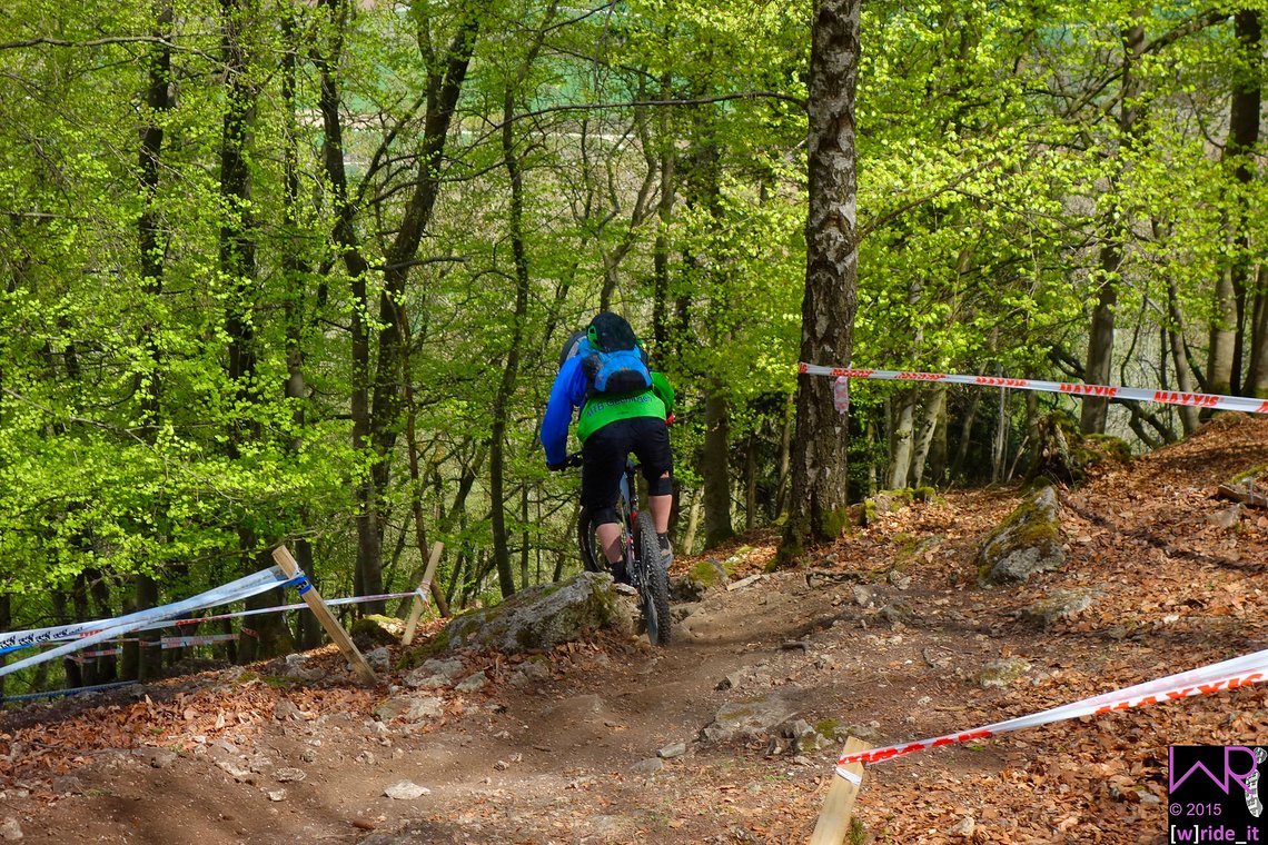 Harte Linkskurve vor Steilstück Stage 4