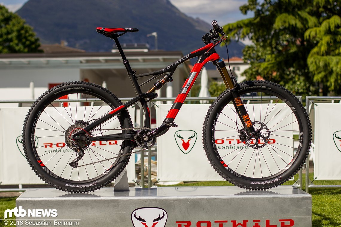 Rotwild stellte mit dem R.X2 die Carbonversion des vielseitigen All Mountain Bikes aus der „Generation X“ vor