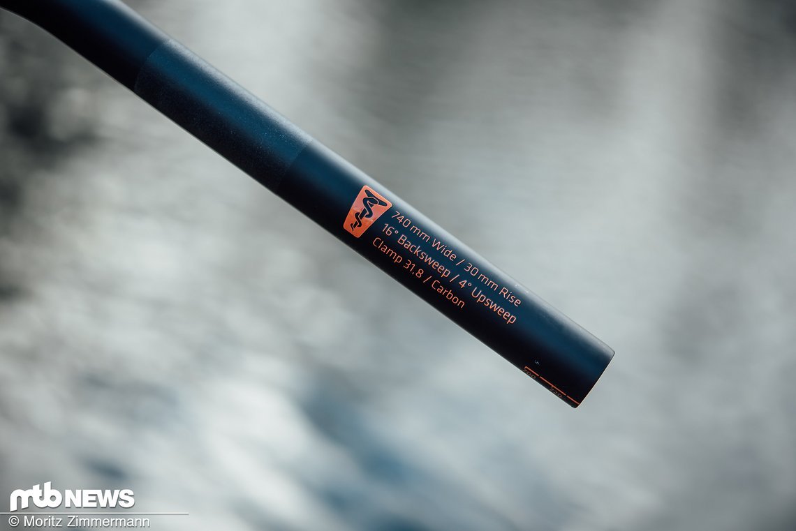 … und 740 mm Breite erhältlich. Er kann auf bis zu 720 mm gekürzt werden.