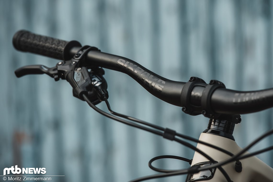 Das Cockpit steuert Sixpack Components bei.