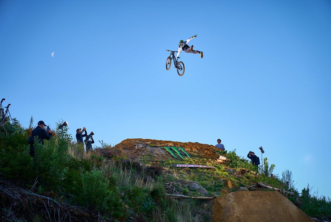 Sam reynolds 1hander superman photo by Ryan Franklin