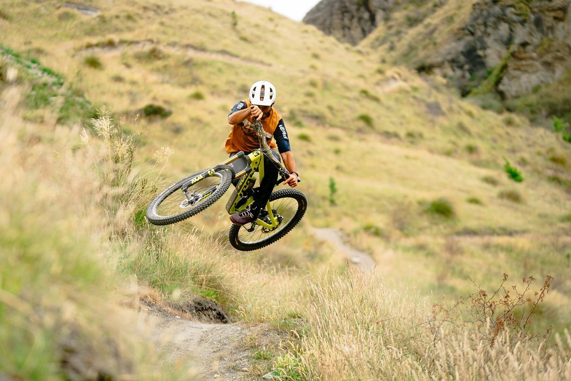 Zügig bergauf, mit Bestzeit und Style bergab: Dafür soll sich das neue Pivot Firebird perfekt eignen.