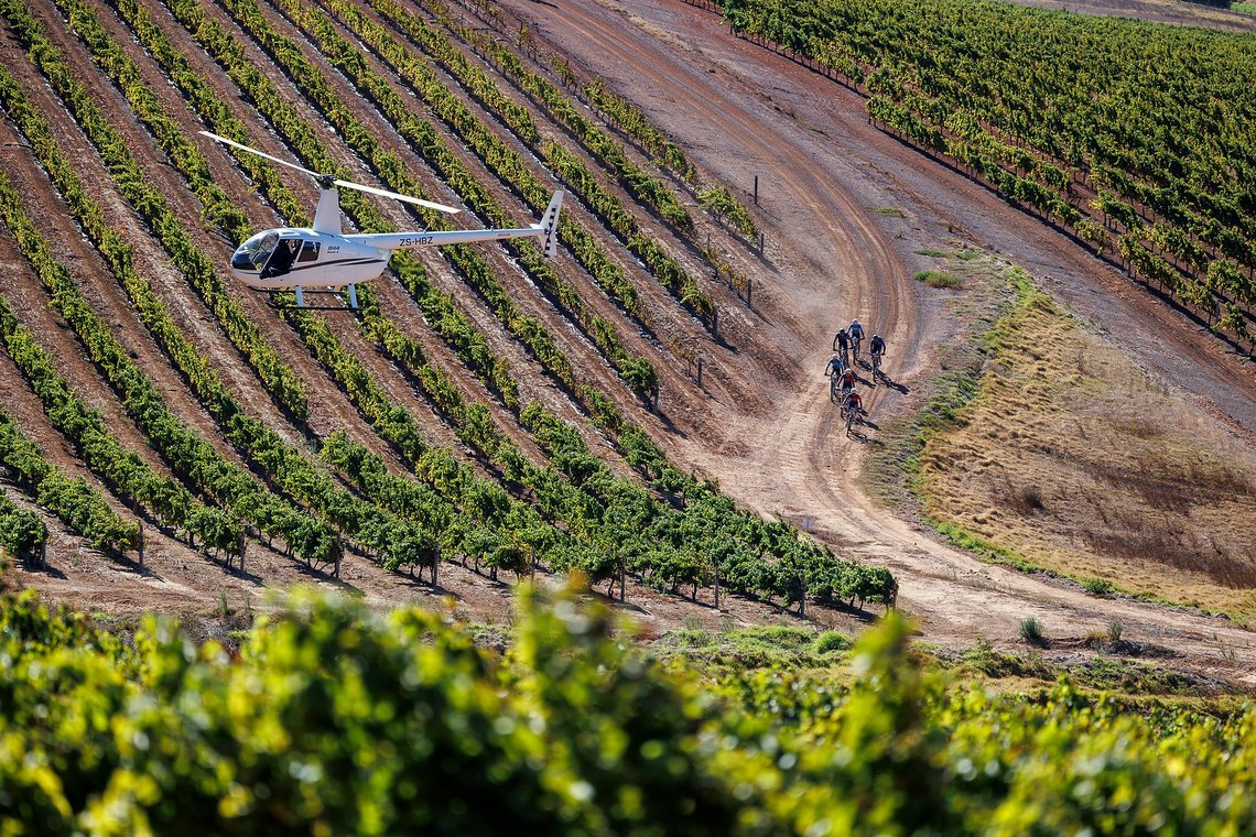 Ab durch die Weinberge. Die Strecke rund um das Meerendal Wine Estate bietet eine malerische Kulisse.