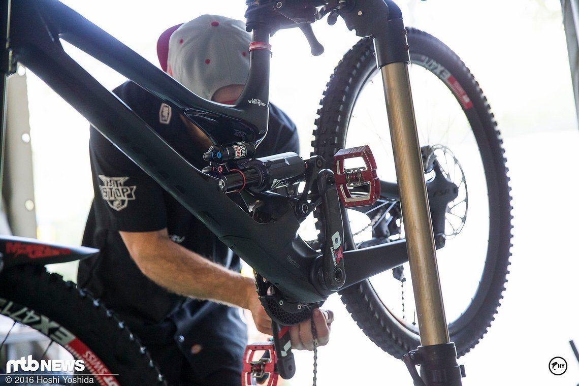 Bei Specialized Gravity werden durchweg Luftdämpfer gefahren