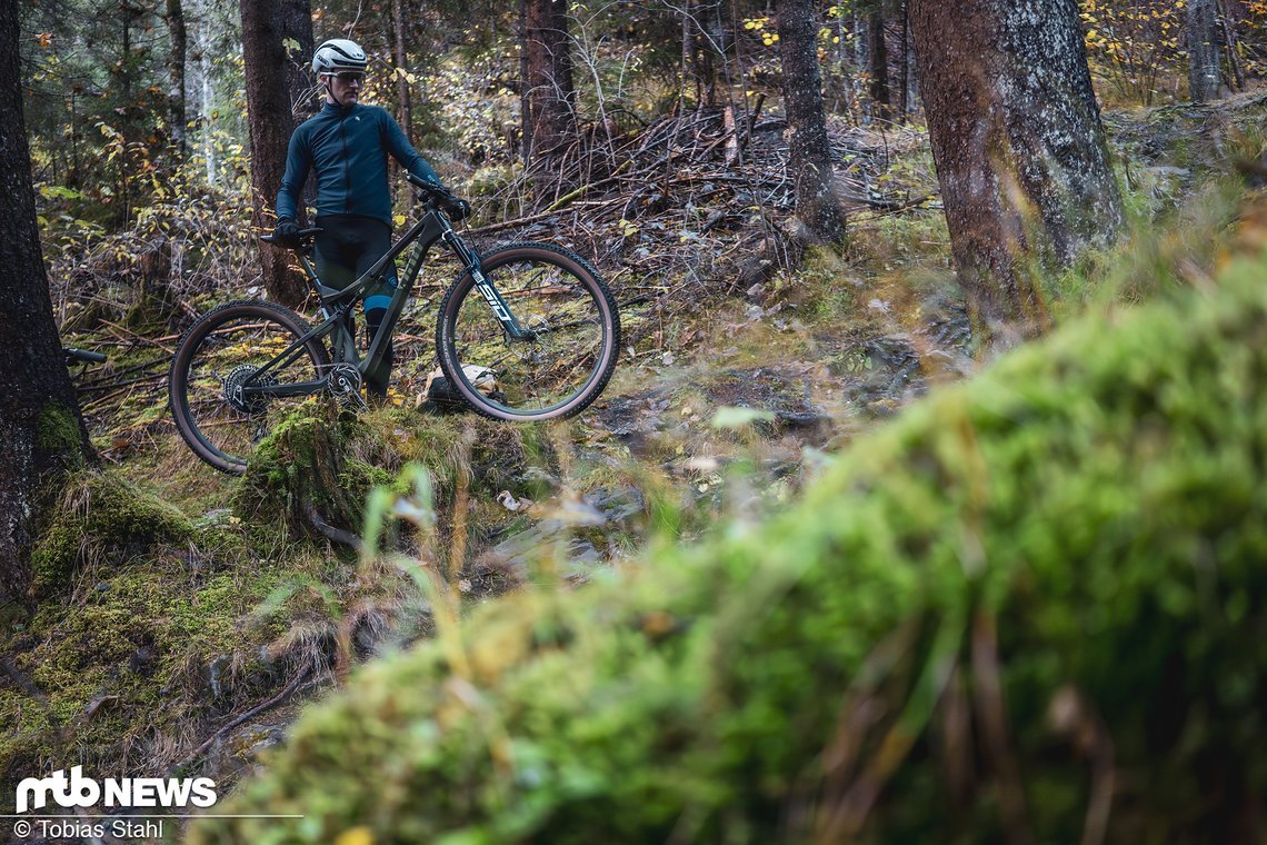 Im Wechsel mit dem 32er bin ich dieses 29er gefahren - Mechaniker Roger ist mein persönlicher Guide und Line Coach gewesen