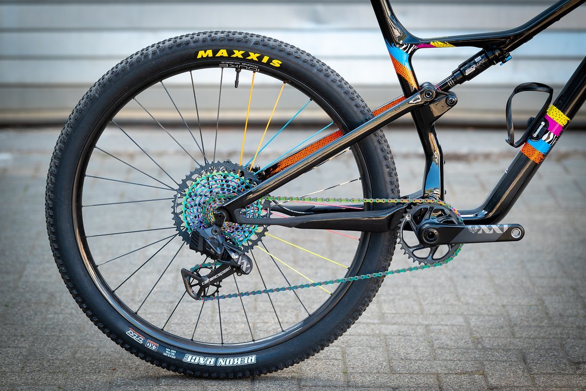 Am Hinterbau arbeitet ein RockShox SidLuxe Ultimate Dämpfer