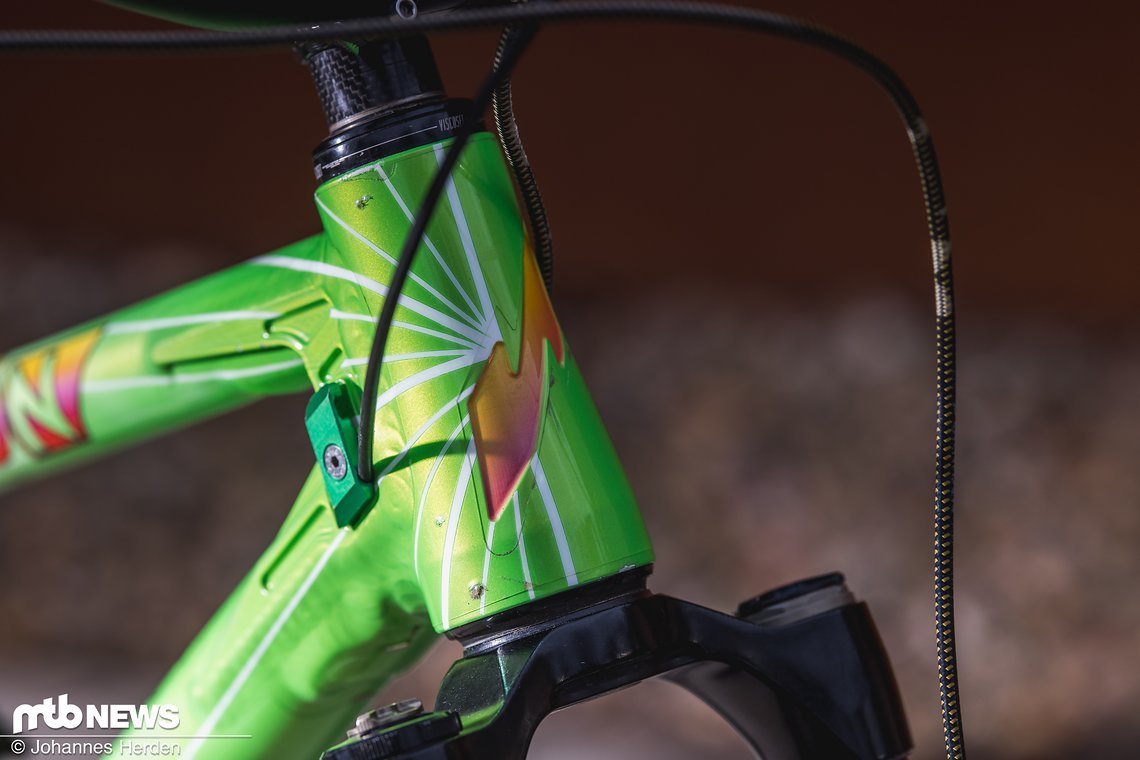 Mit der richtigen Geometrie und Kinematik soll man den Jungs von Geometron zufolge auch ein DH-Bike richtig gut treten können.