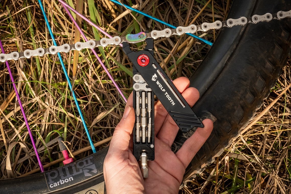 Wolf Tooth 8-Bit Pack Pliers Field3