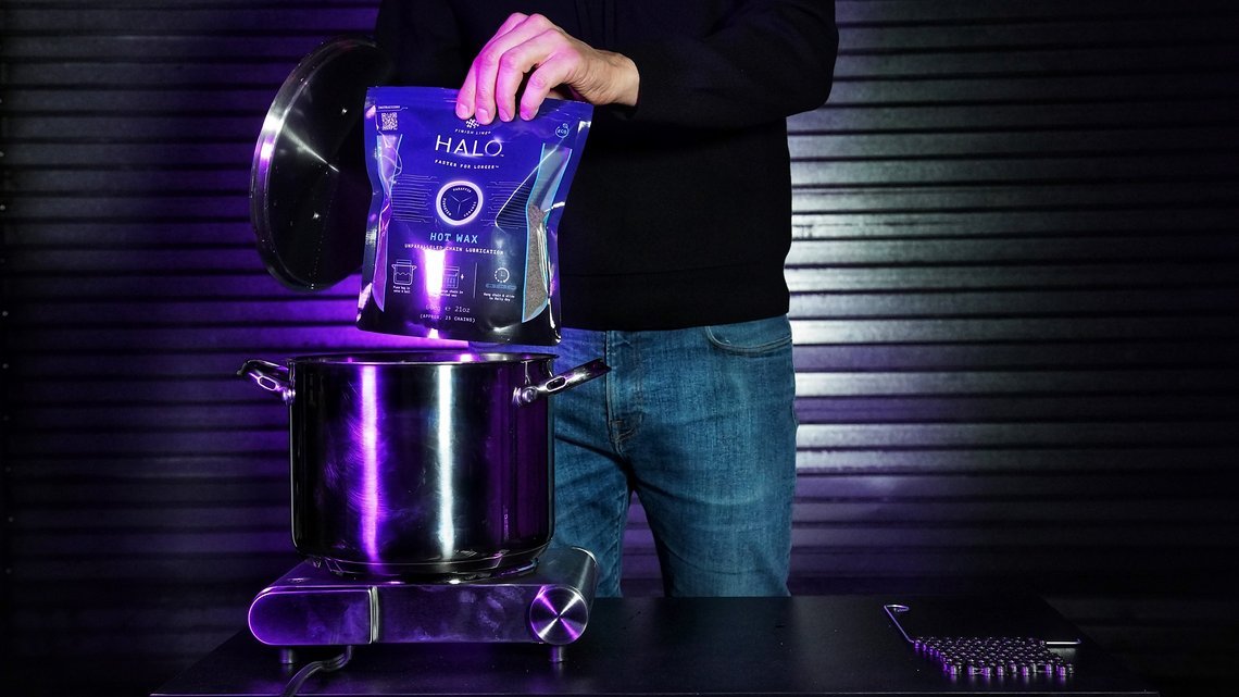 Das HALO™ Hot Wax wird im Wachsbad aufgetragen