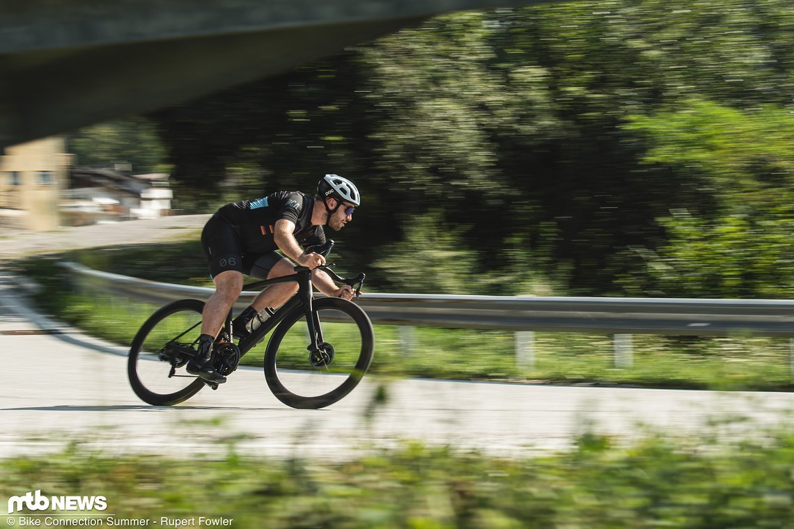 Im Rennrad-Bereich ist Zwift seit vielen Jahren fest etabliert. Hier wird die Software vor allem im Winter gerne fürs strukturierte Training und für gemeinsame Ausfahrten genutzt