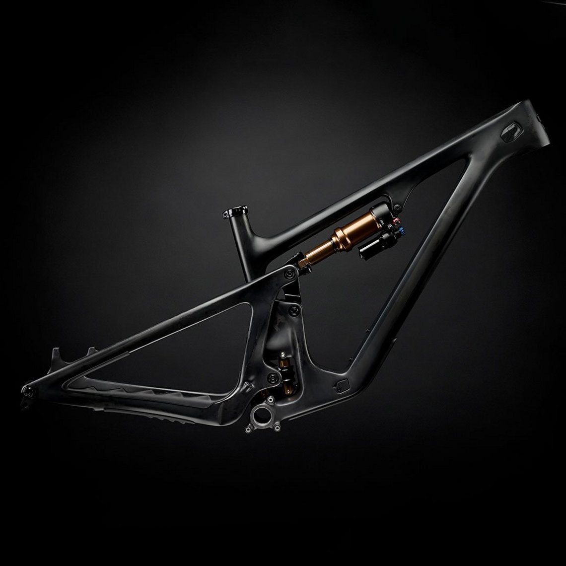 Yeti-Sb140-Frame-on-Black-4