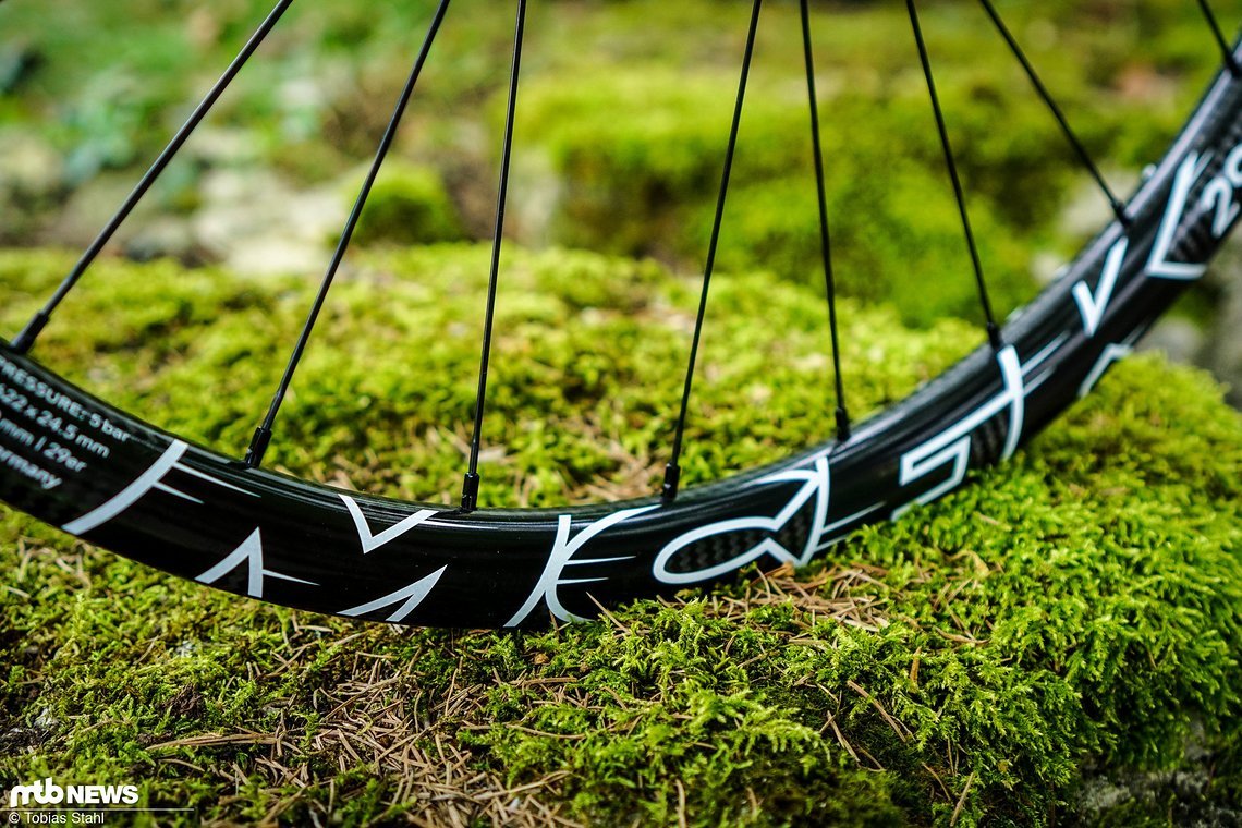 Leicht, breit und kein bisschen unauffällig: die Mcfk MTB 29 Carbon-Felgen