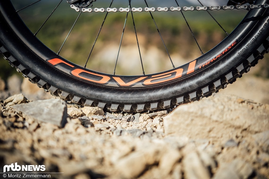 Specialized verbaut am Stumpjumper viele eigene Produkte