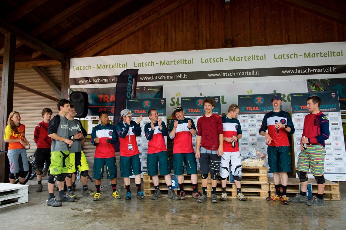 Zur Durchführung eines Enduro-Rennens braucht es immer ein großes Team an Organisatoren und Unterstützern, wie hier in Latsch.