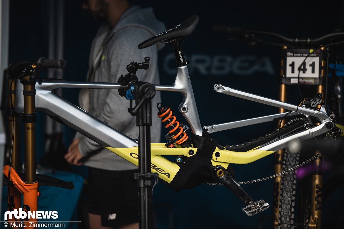 Orbea sammelt nun schon länger Eindrücke im Downhill World Cup. Angeblich soll das Team nicht nur ein neues Arbeitsgerät, sondern auch namhafte Verstärkung bekommen.