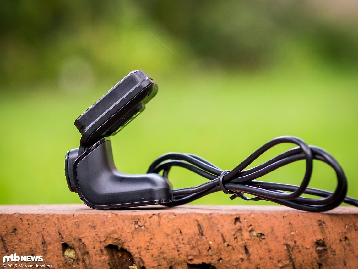 Das Dock wird per USB an einen Computer oder Netzteil/Power-Bank angeschlossen