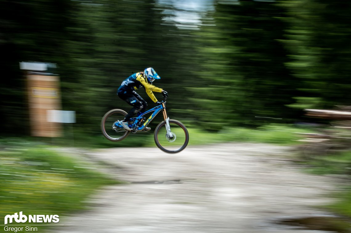 Dass Wyn Masters schon einige Zeit nicht mehr auf einem Downhill-Bike gesessen hat, war ihm nicht anzumerken.