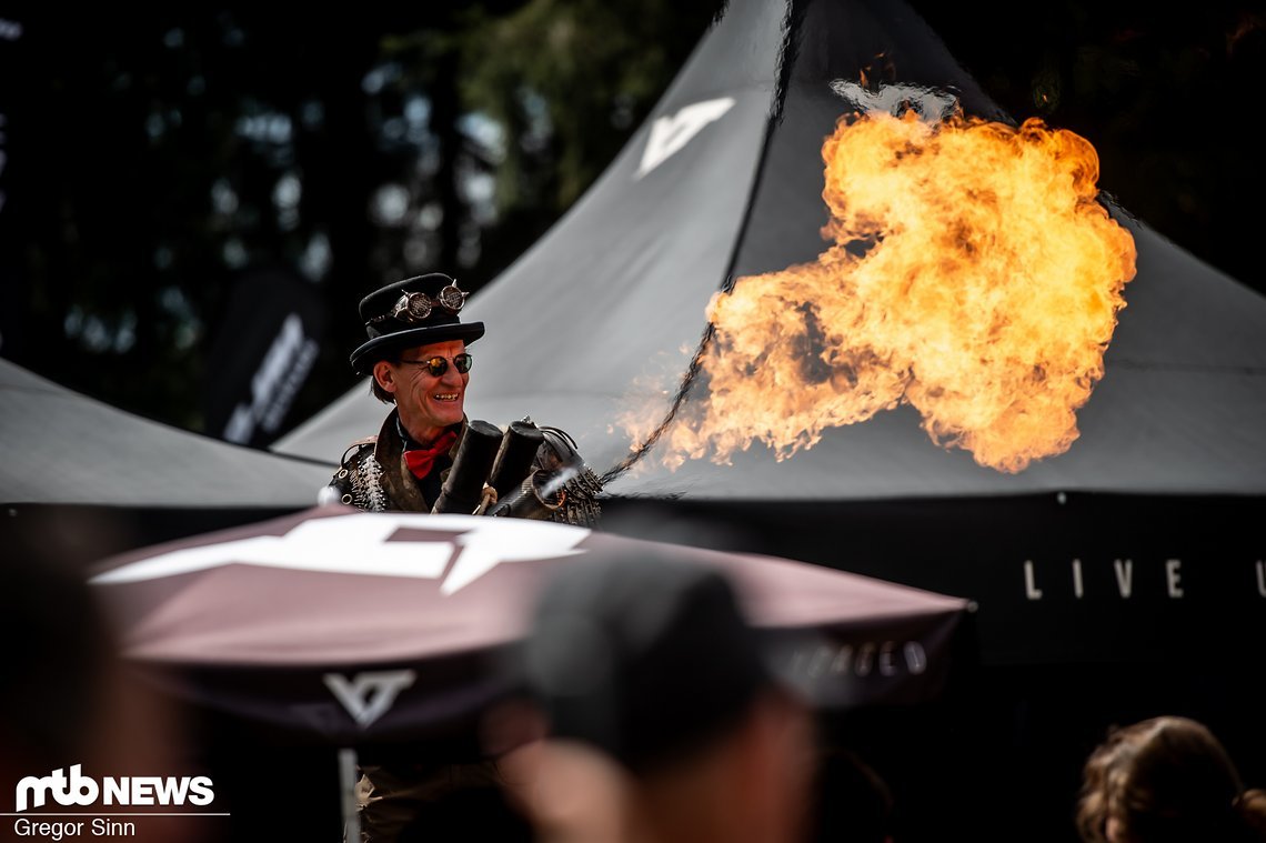 … er kann auch Feuer erzeugen.