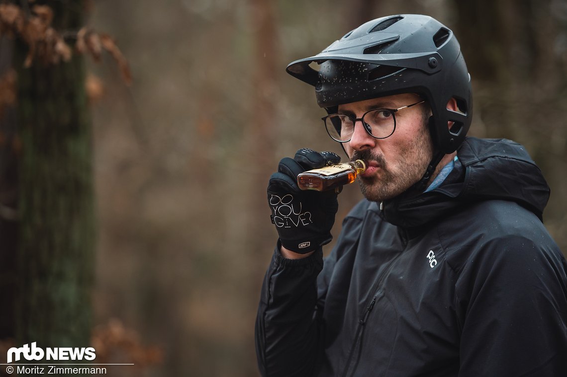 Flop: Der Chantré von der Lidl-Kasse konnte unsere Erwartungen nicht empfehlen. Finger weg vom Alkohol!