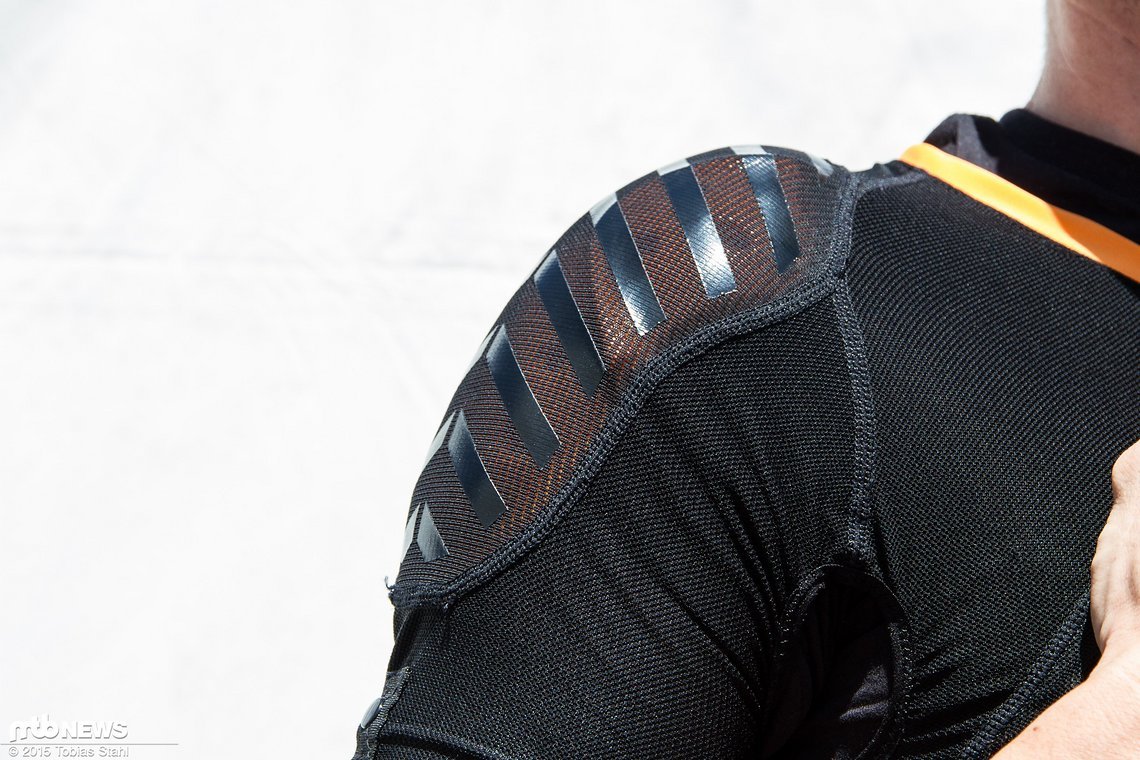 Die Schultern der 661 Evo Jacke sind ebenfalls aus flexiblem d3o hergestellt und tragen gegenüber der Schulter kaum auf