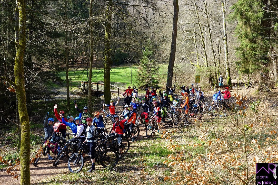 Bestens gelaunt und frisch gestärkt geht es weiter auf Trailjagd