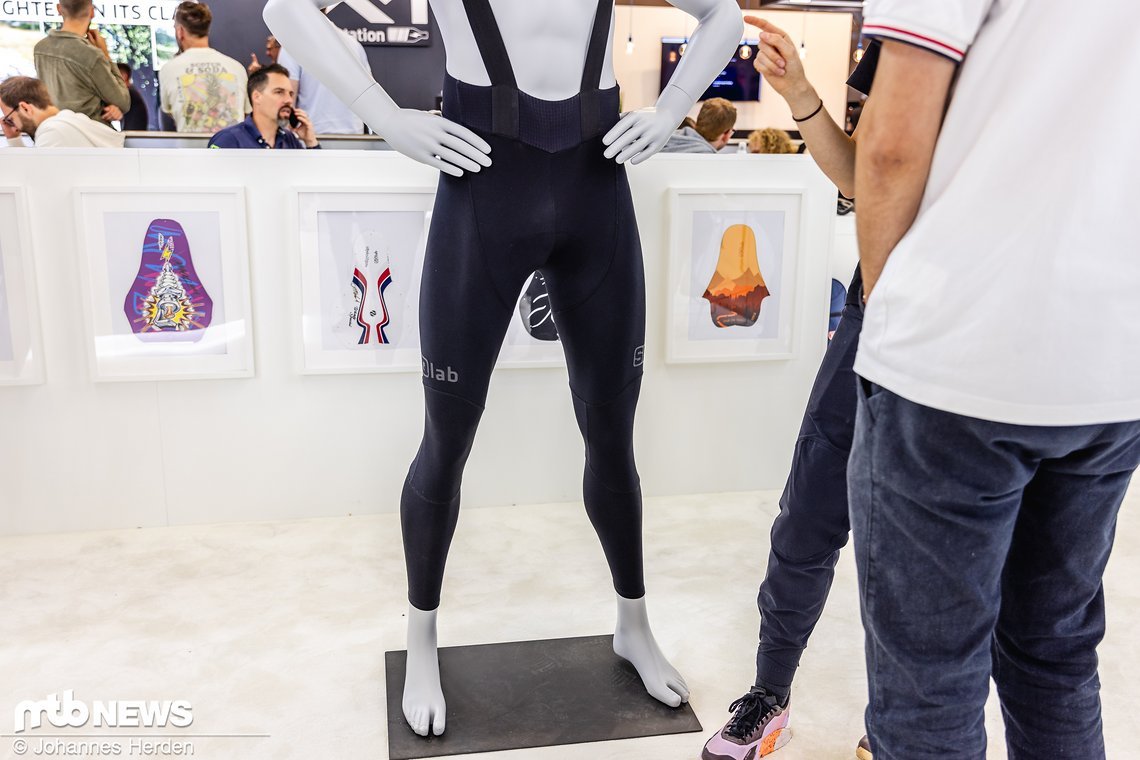 Die lange Trägerhose SQlab SQ-Pants One12 eignet sich für Road und MTB-Race. Made in Europe, Oekotex-zertifiziert und mit dem 5 mm dicken SQ-Pad 12 Polster ausgestattet soll die Hose langlebig und komfortabel sein.