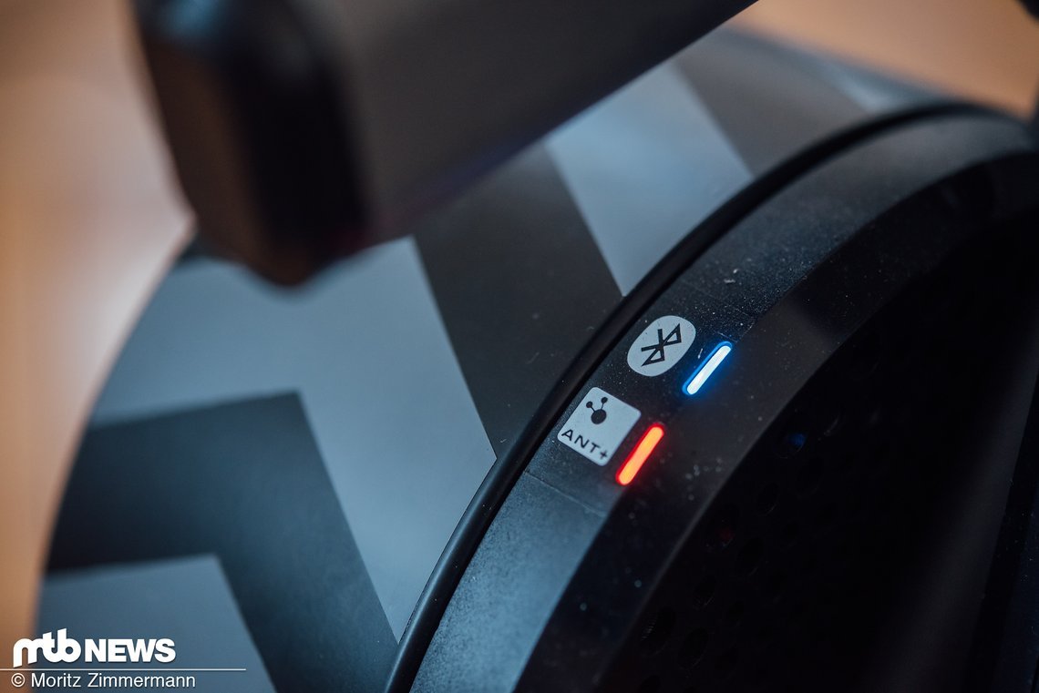 Mit einem Smart Trainer wie dem Wahoo Kickr funktioniert das dank Bluetooth und Ant+ sehr unkompliziert.