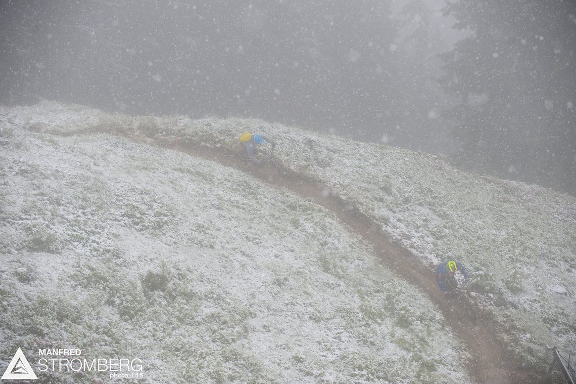 Schnee im Juni - ein kurzfristiger Wintereinbruch machte bei der ersten Europameisterschaft den Teilnehmern das Leben schwer.