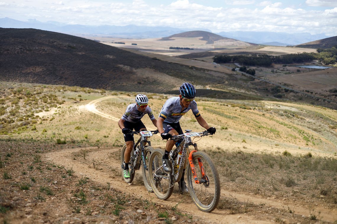 Der Straßenstar Vicenzo Nibali (hinten) steht in diesem Jahr beim Cape Epic gemeinsam mit seinem italienischen Landsmann Samuele Porro am Start.
