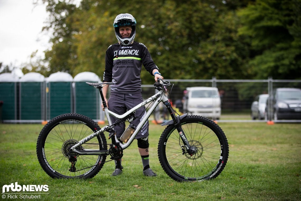 Cecile Ravanel dominierte auf ihrem Commencal Meta V4.2