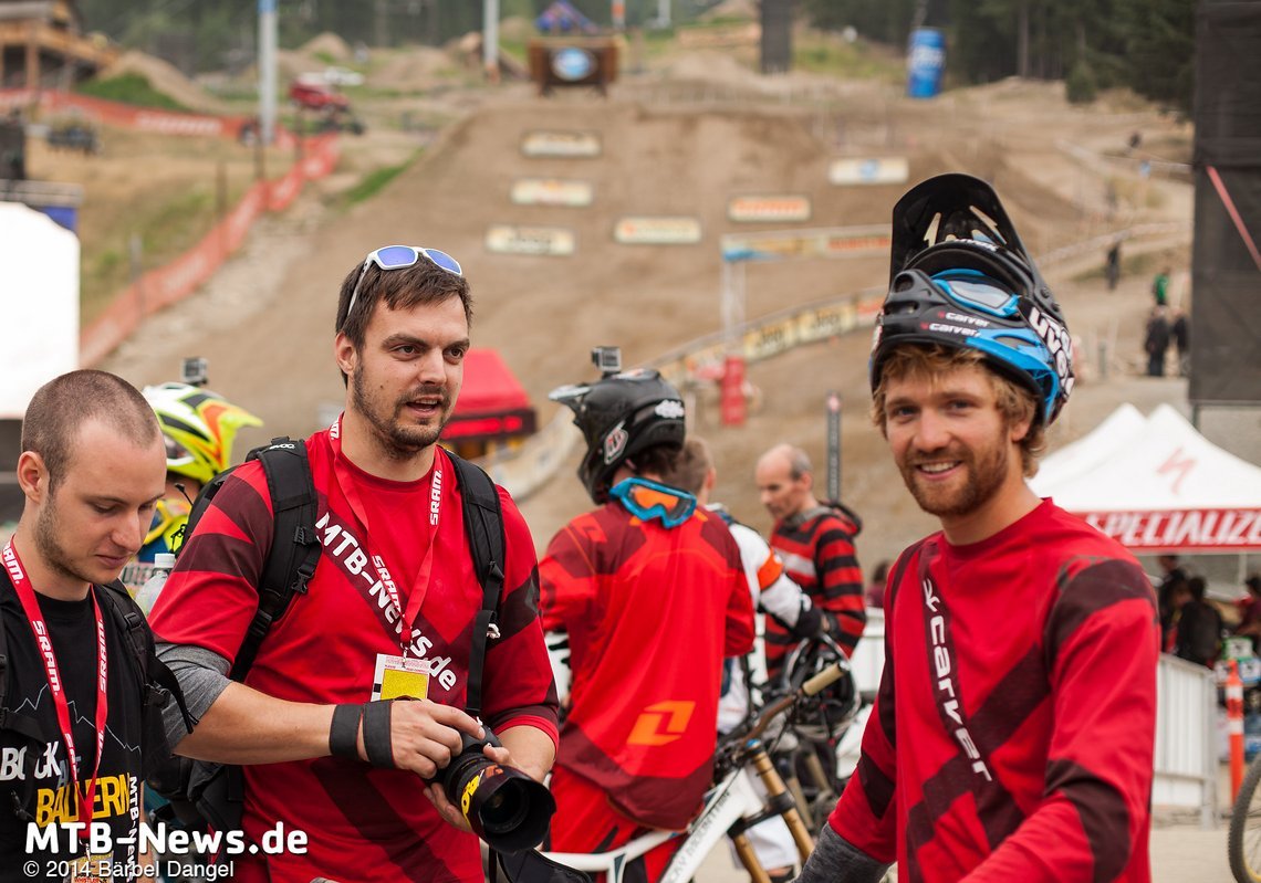 Die MTB-News Redakteure im Gespräch mit Max Schumann, der ebenfalls den Garbo DH mitgefahren ist