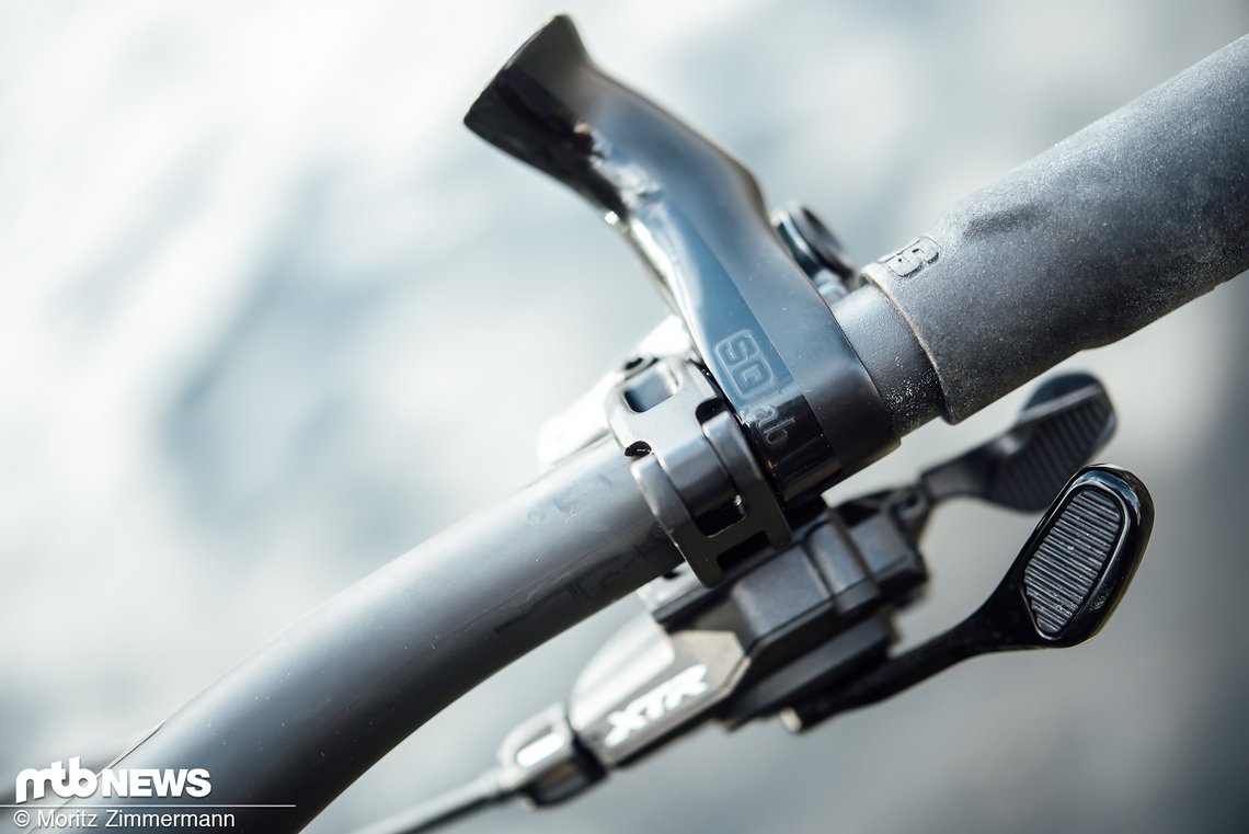 In der finalen Version lassen sich die Innerbarends innerhalb kürzester Zeit einfach über den Lenker schnappen. Etwas eng wird es in Kombination mit abgestützten Shimano-Bremshebeln.