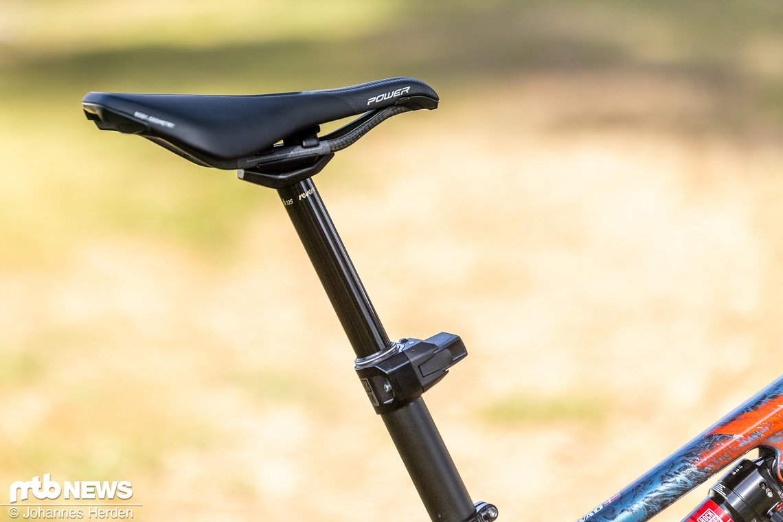 Gesessen wird auf dem ebenfalls hauseigenen, kurz gehaltenen S-Works Power-Sattel.