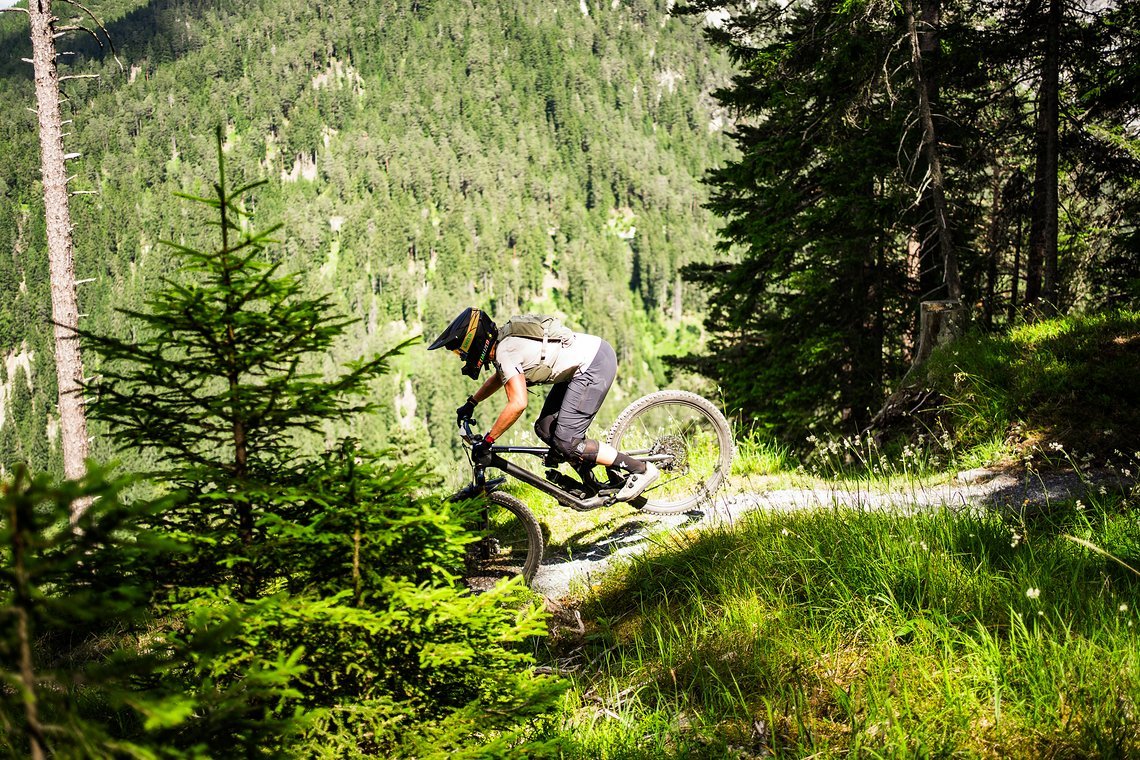 09-2 - Die letzte Stage ist der Favorit der meisten Racer  Steil, wild und lang  - Foto (c) Max Schumann jpg