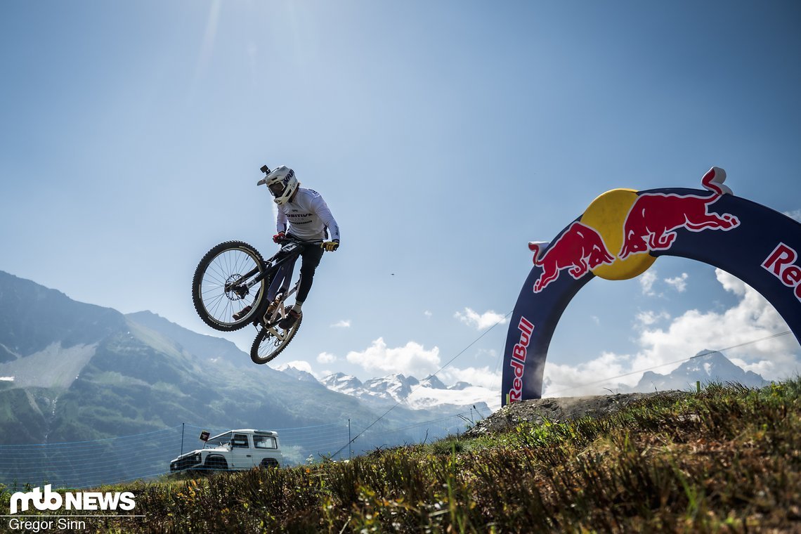 Marco Lamaris ist in La Thuile wieder mal am Start und kann immer noch nicht gerade fliegen.