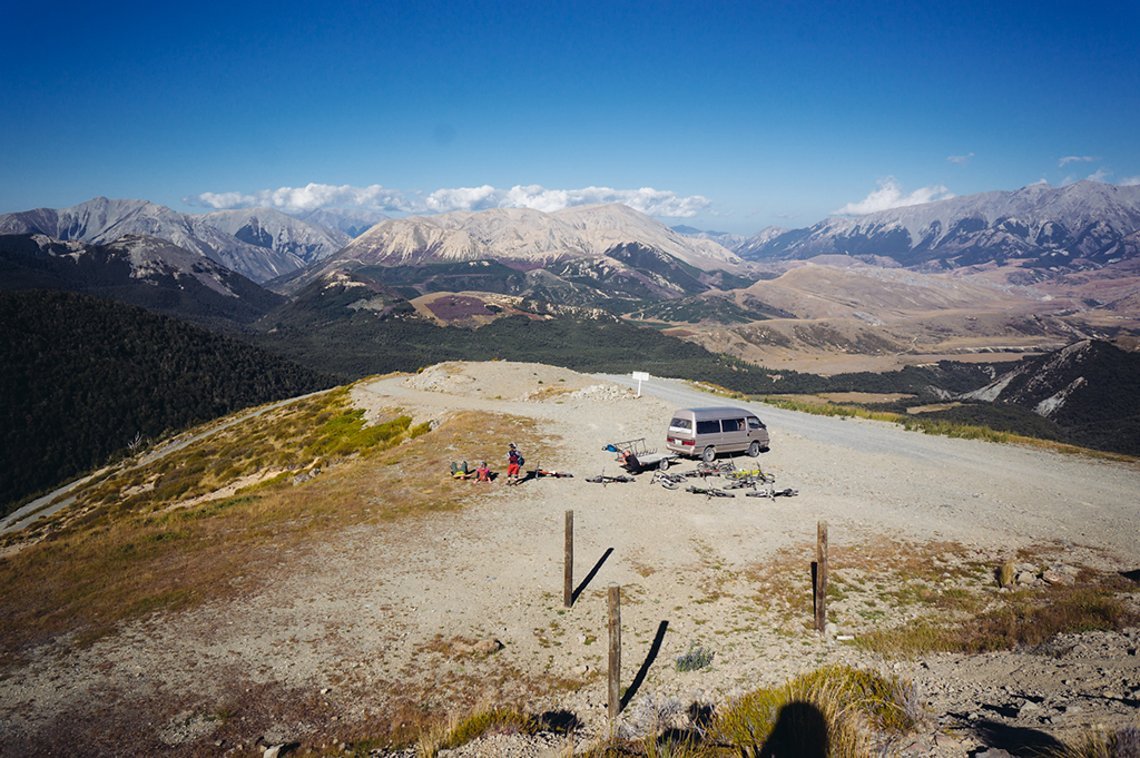 ... wo sich grandioses Bergpanorama und noch mehr geniale Trails finden