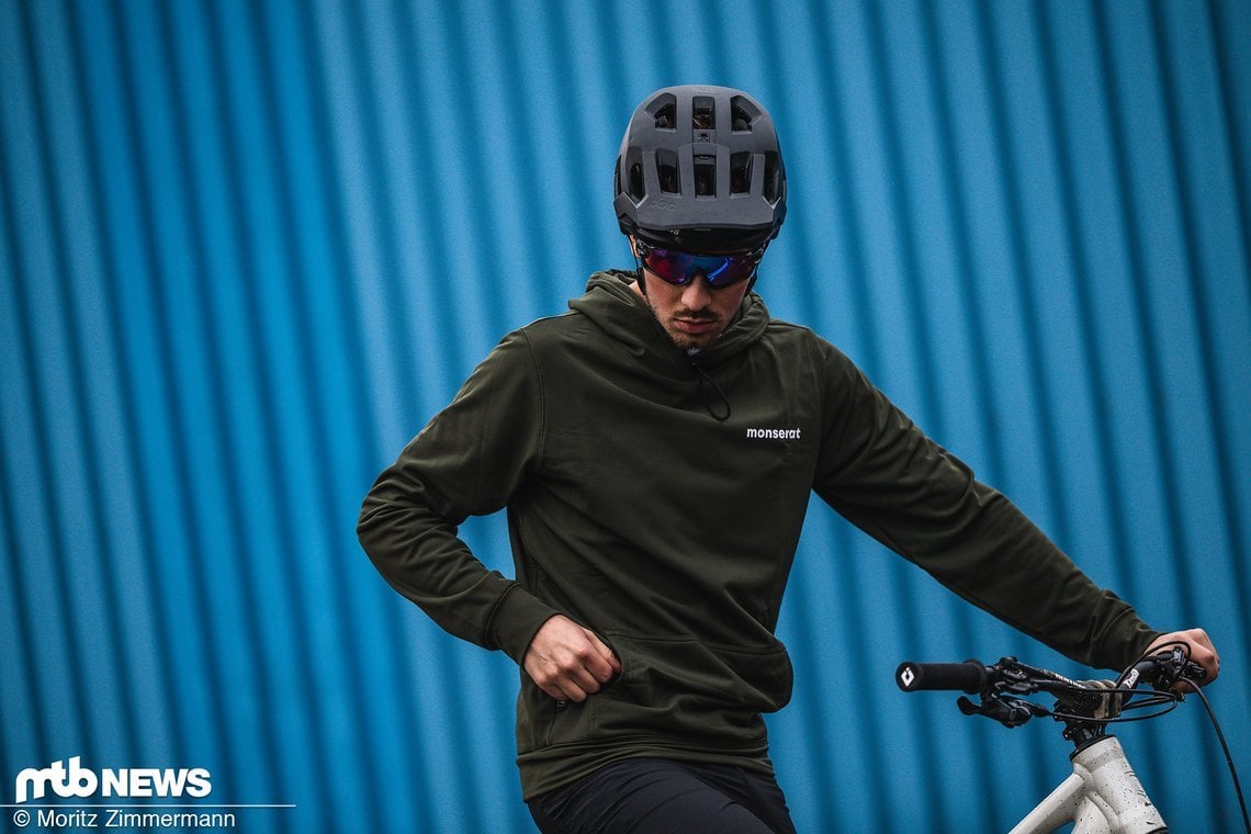 Mitch (hier als Arne verkleidet) schwört auf den Monserat Tech Hoodie.