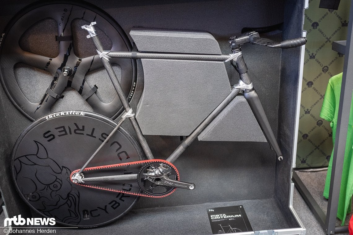 Das Cybro N1 Fixie nutzt ebenfalls die Carbon-Alu-Muffenbauweise