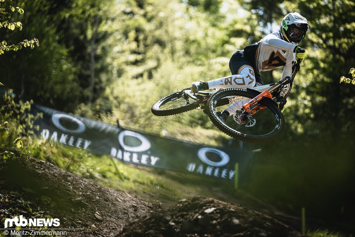 Oisin O'Callghan springt für Dakotah Norton ein und macht einen Scrub.