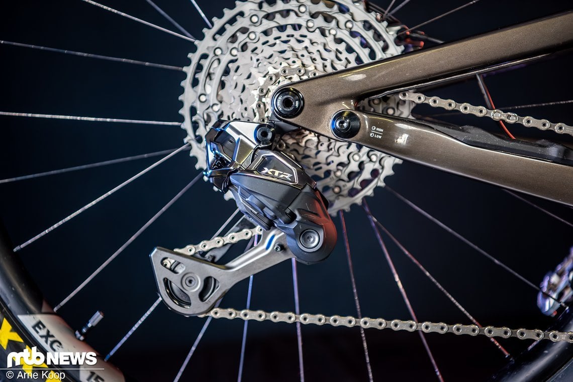 Shimano XTR vs SRAM Transmission-13
