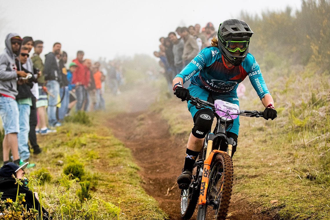 Stage 1 startete sehr physisch mit mehreren, längeren Anstiegen