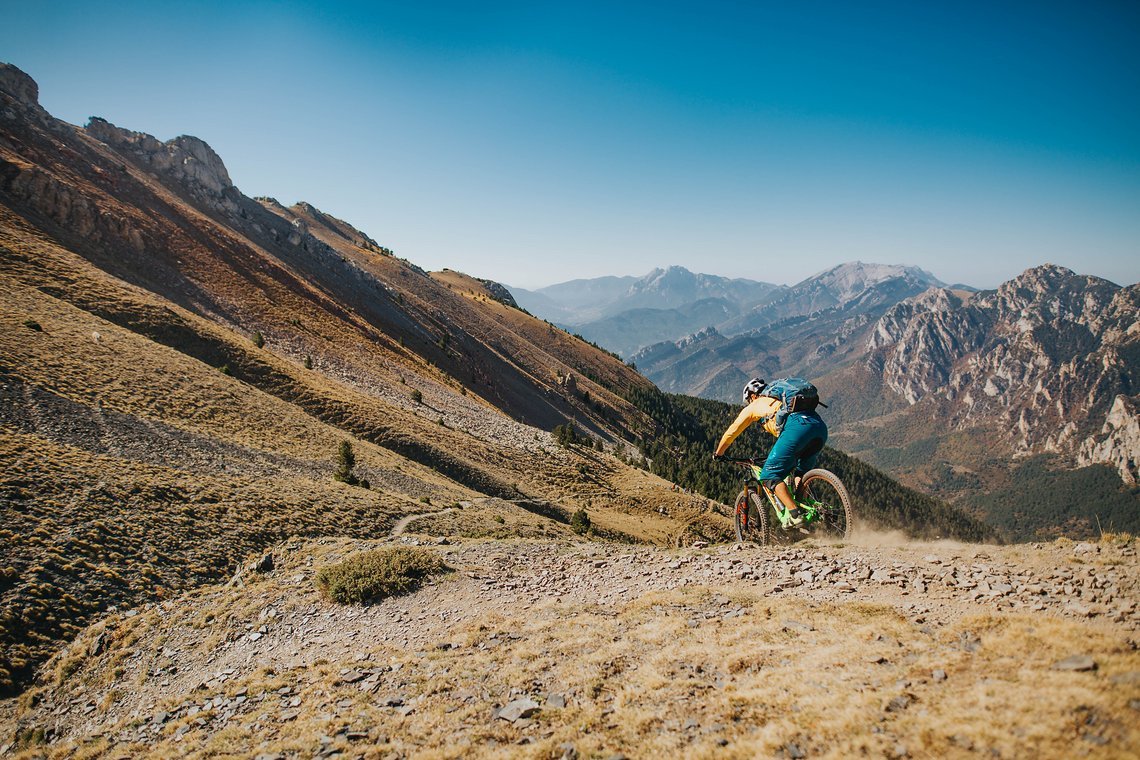 pyrenees-orientales-altitude-adventures-mtb-outsideisfree-Ian-back-panorama