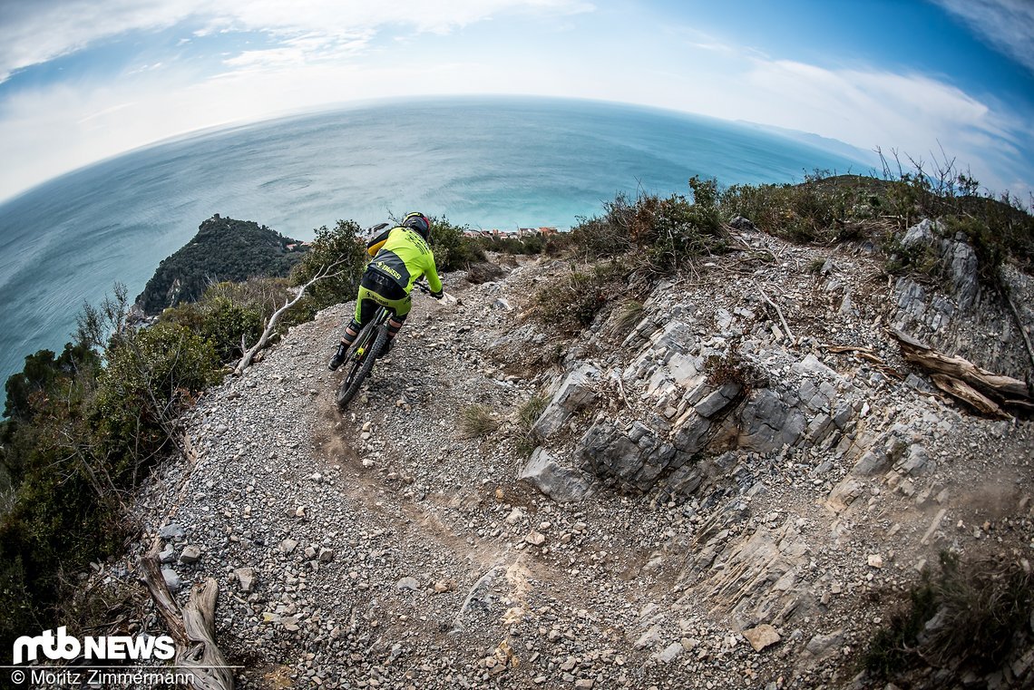Der erste Tag der Test-Session findet auf einem der berühmtesten Trails in Finale Ligure statt
