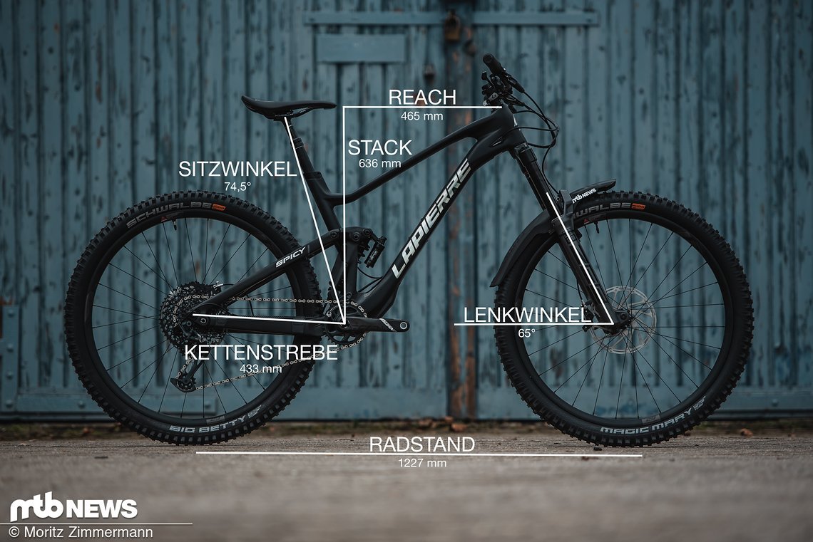 Das Lapierre Spicy kommt mit einer moderat abfahrtslastigen Geometrie und relativ kurzen Kettenstreben daher