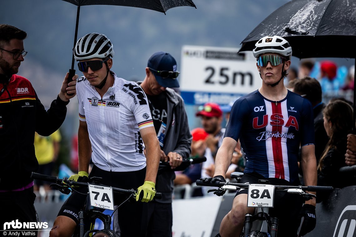 Für das deutsche Team ging U23-Fahrer Paul Schehl (links) als erster Fahrer ins Rennen.