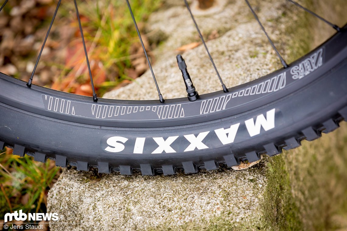Maxxis EXO-Reifen auf e*thirteen Felgen drücken das Gewicht