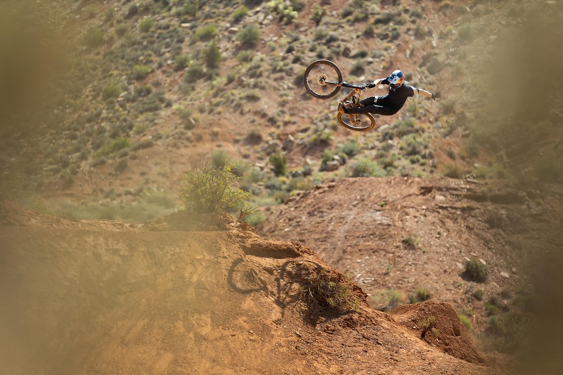 Tommy one hand table credit Paul Fisson