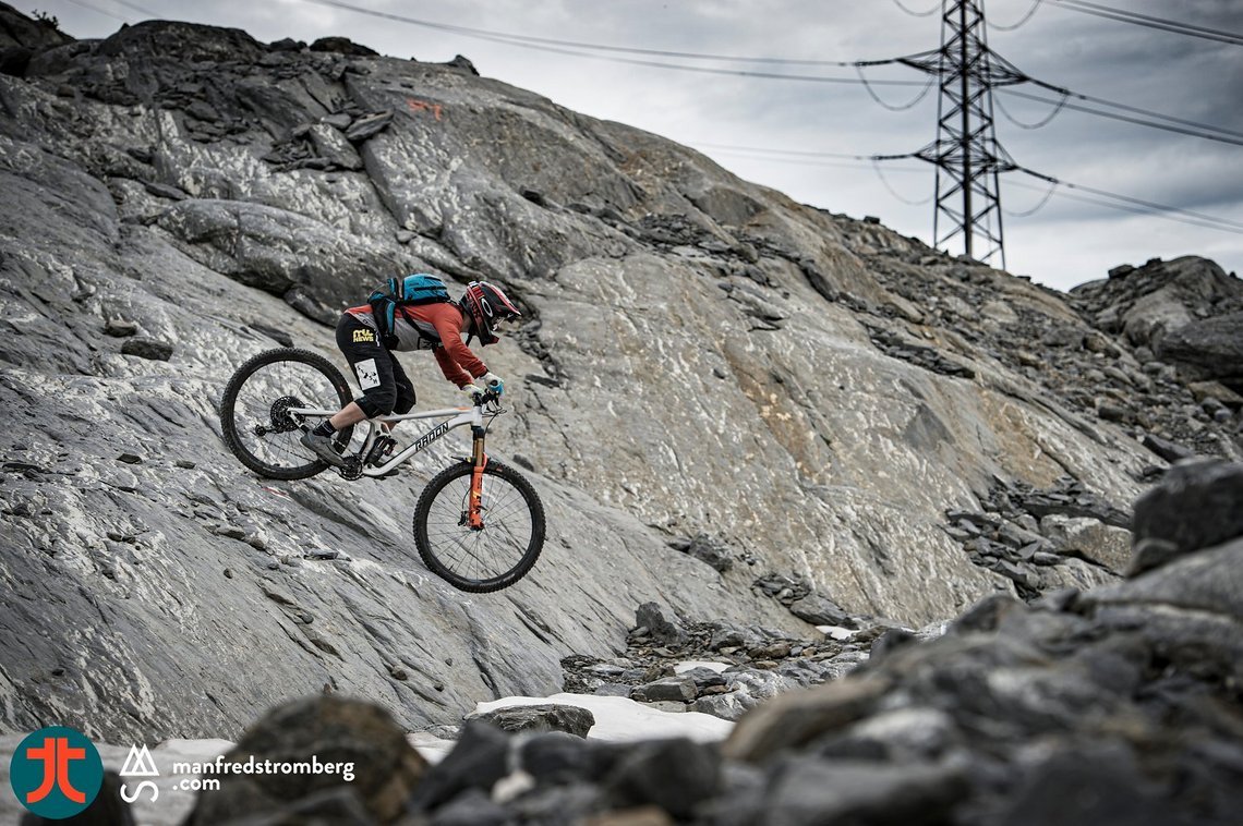 Steilabfahrt im Felsenmeer von Stage 7