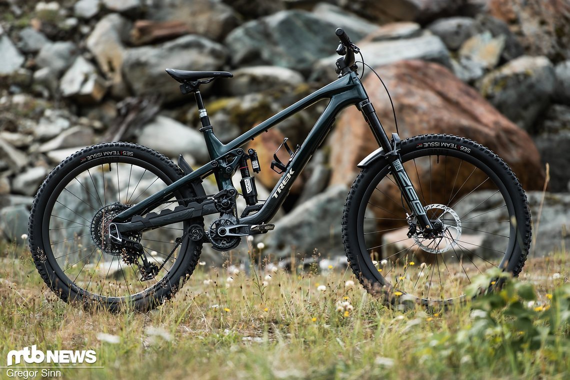 Das neue Trek Slash Gen 6 setzt zwar auf viele Features des bekannten Vorgängers, unterscheidet sich optisch jedoch recht deutlich